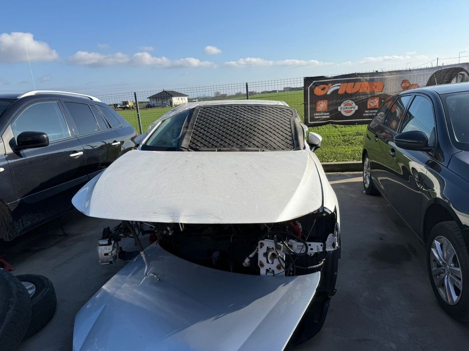 Mazda 3 Hybrid – 2021 – 1.500 km – Avariată