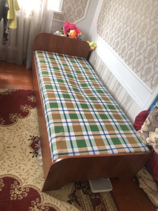 Продается кровать с матрассом