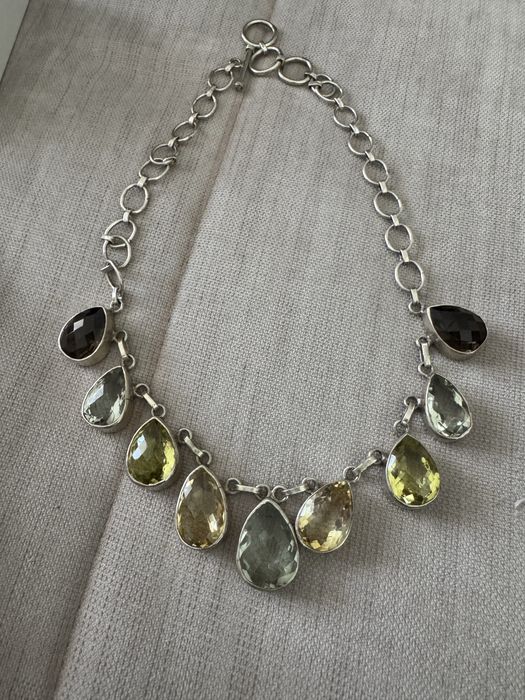 Колье с натуральными камнями