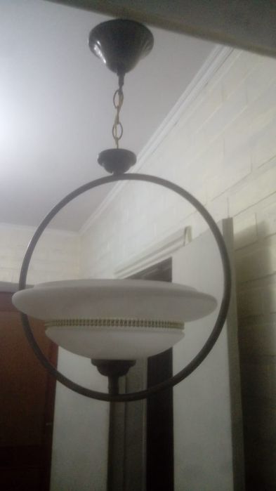 Продам люстру в отличном состоянии