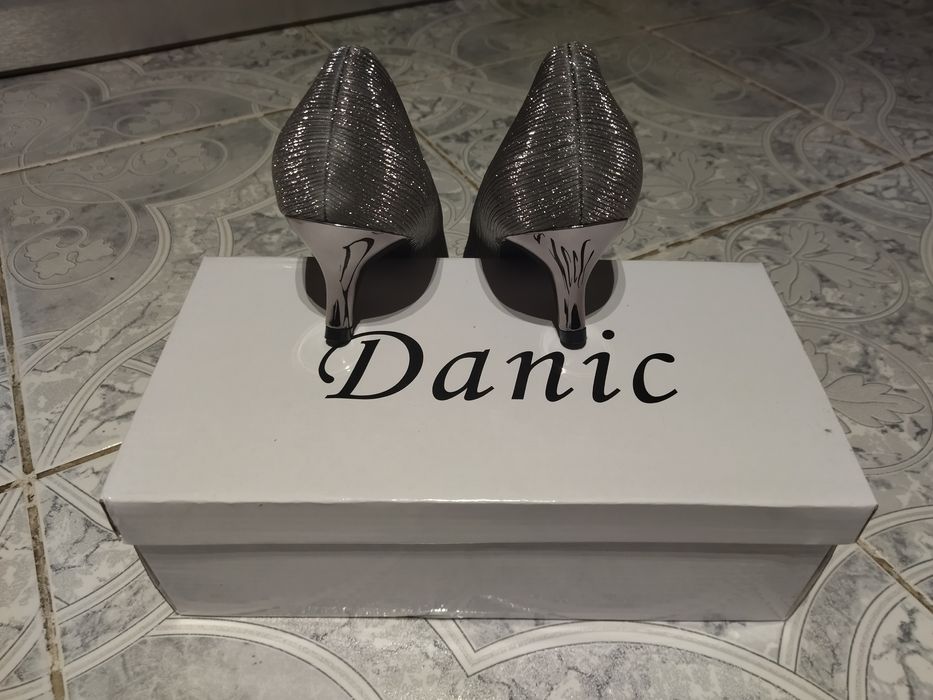 Pantofi stiletto