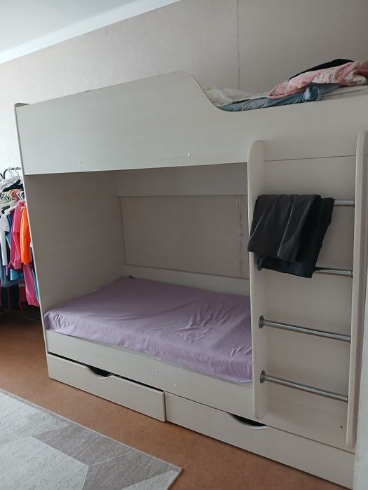 Двухярусная кровать