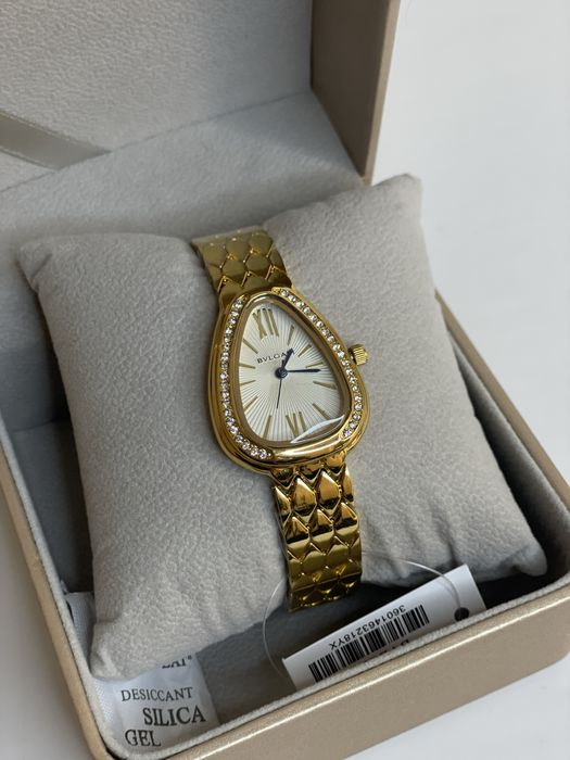 Женские часы, Набор с браслетами. Подарок на 14 февраля. Подарки девуш