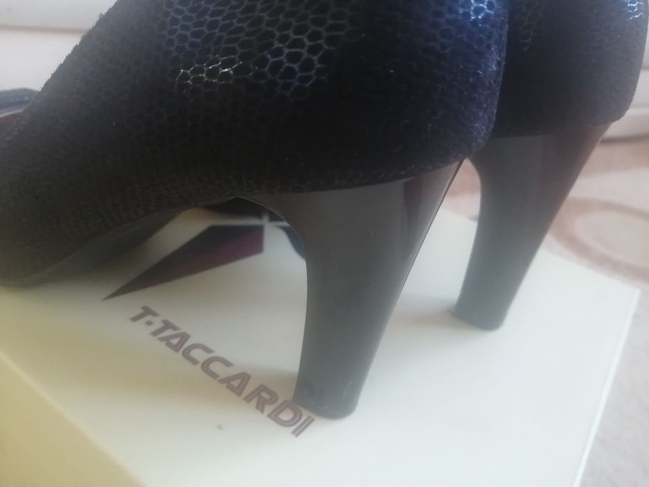 Женские модные туфли