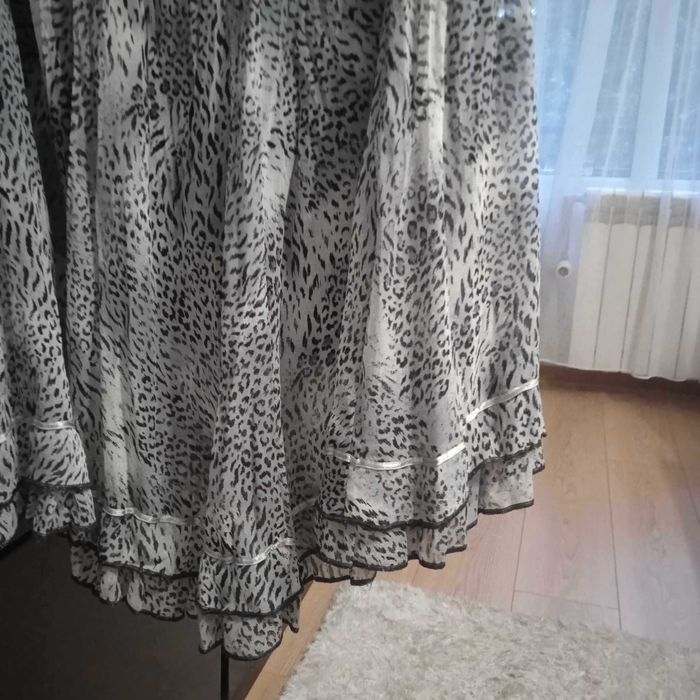 Дамски елегантен костюм - пола и блуза S/М размер