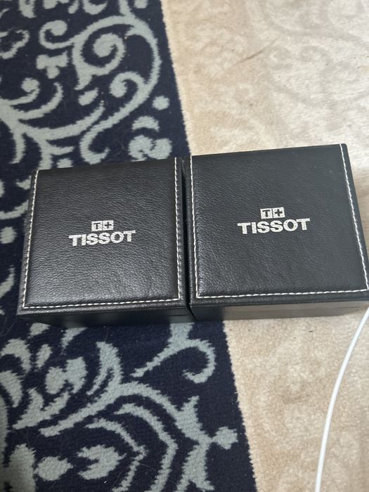 Срочно продам парные  часы торг уместин