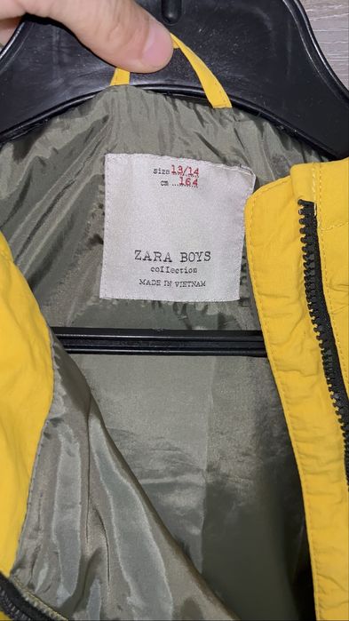 Ветровка Zara.