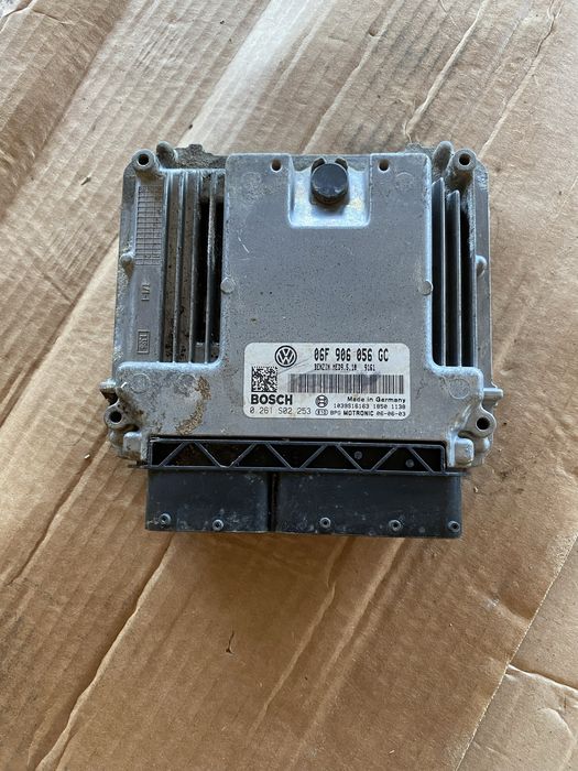 Компютър VW Pasat 2.0 fsi 0261S02253