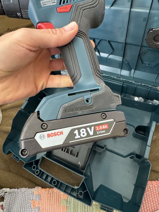 Filetantă / mașină de găurit Bosch Brushless GSB 18V-55 aproape nouă, stare impecabilă