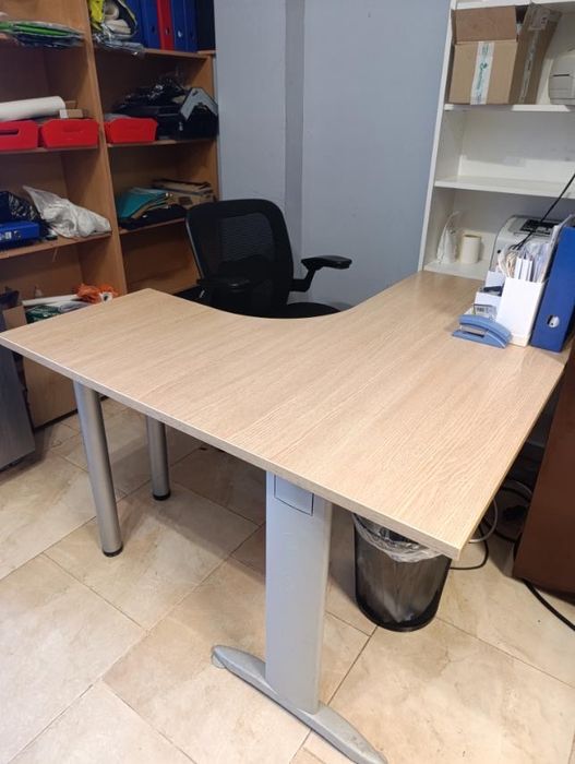 Ъглово Бюро (голямо)