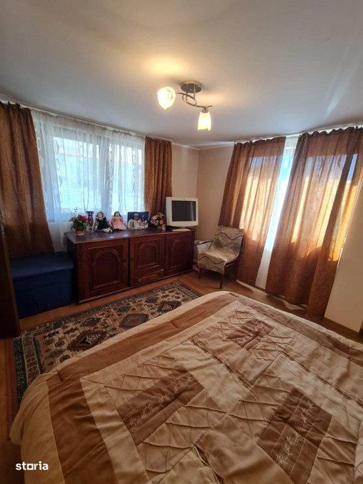 Casa individuala, 6 camere, 249 mp, 1200 mp de teren, zona Tauti