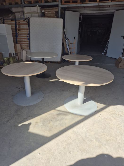 Кръгли маси с метални крака