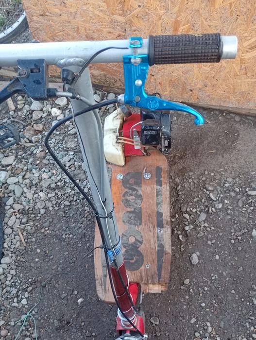 Vând trotinetă pe benzină