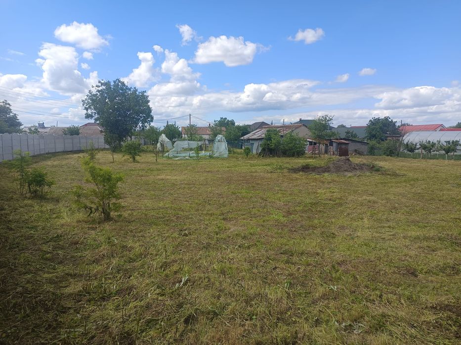 Casa si teren de vanzare