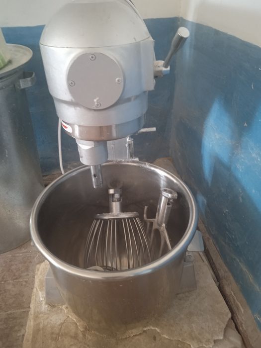 Duxopka 3 fazali mikser 30 kg 220 volt  holati yangi