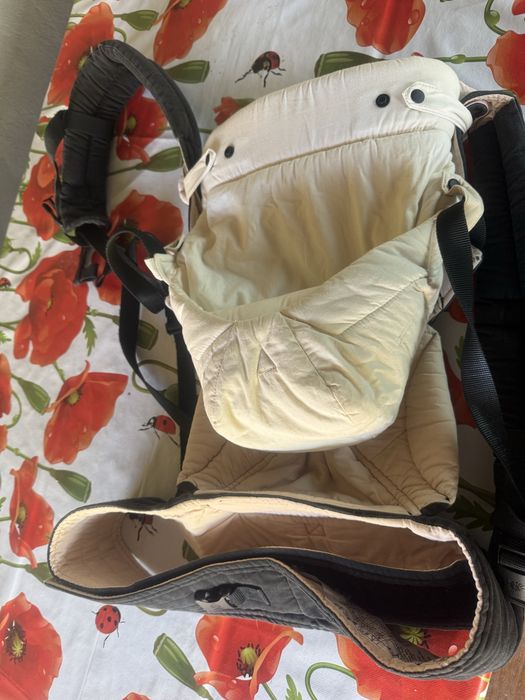 Marsupiu ergonomic Ergobaby.