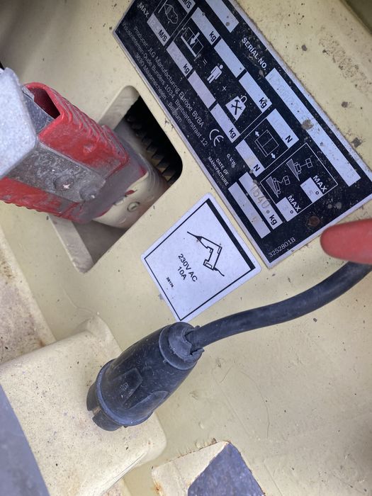 Nacele electrice articulate  JLG  an 2020 200 ore fuctionare