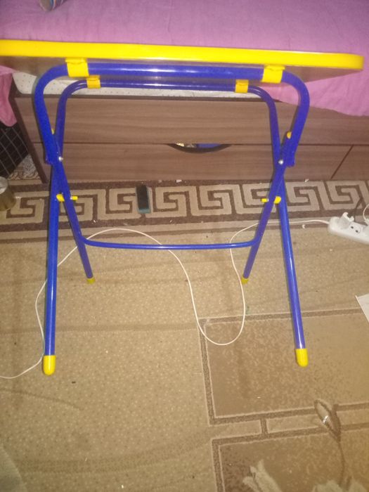 Продам детскую парту