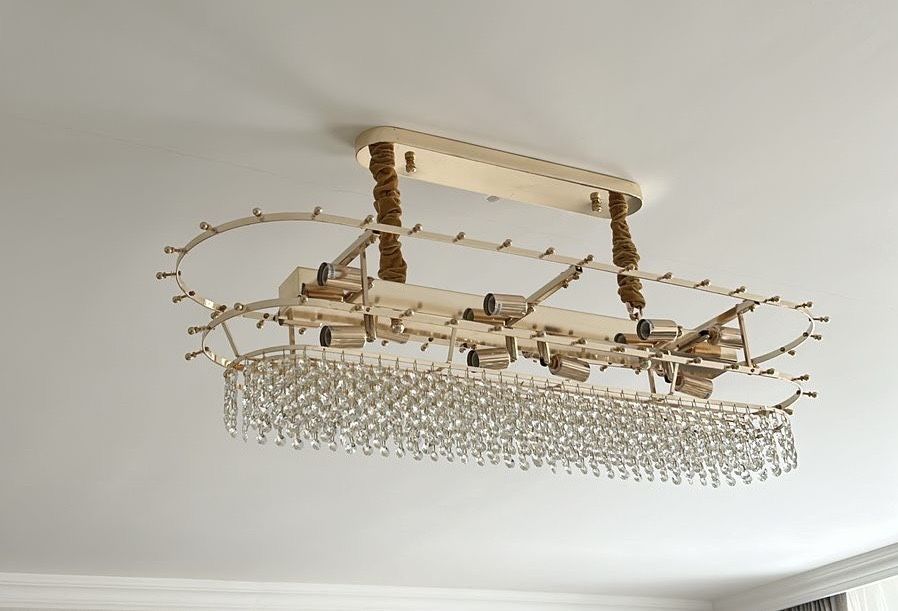 Продам современную люстру