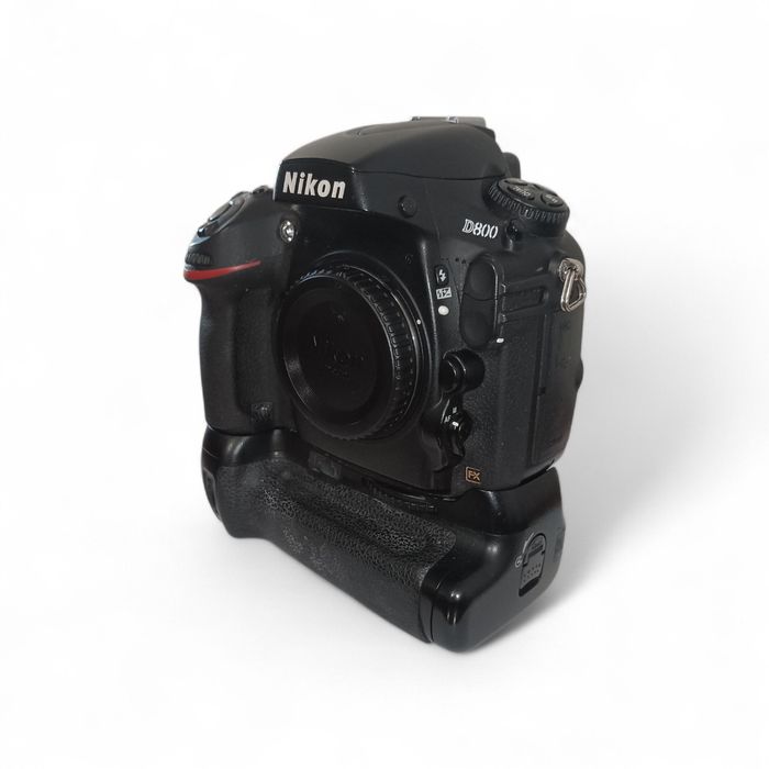 Camera Nikon D800 cu 35 K cadre + Grip