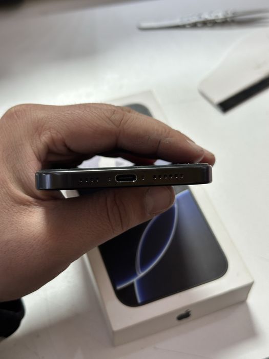 Продам iPhone 16 Pro Max