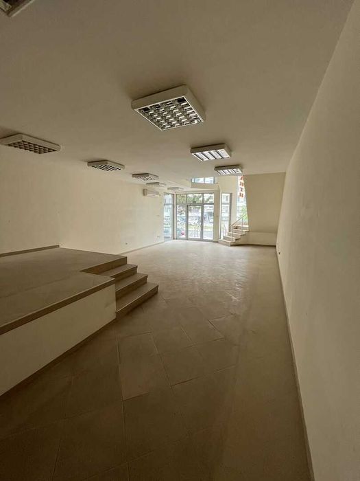 Дава се под наем Магазин в Ямбол, Аврен - 240 кв.м за 1280 € - Снимка #1