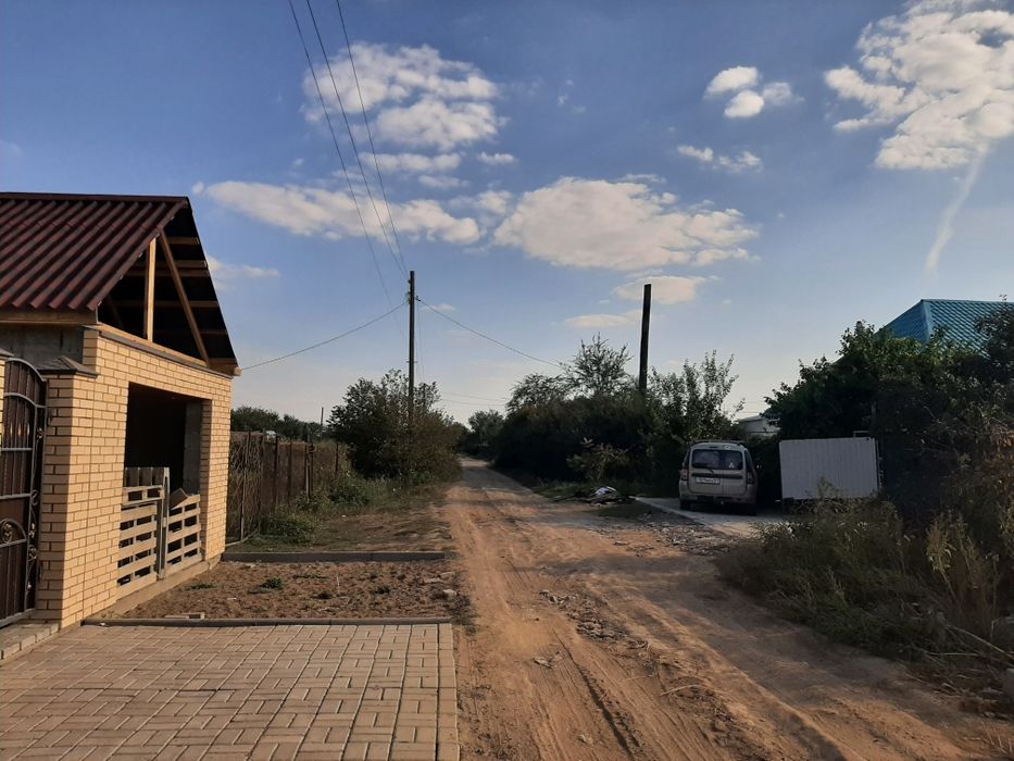 Участок с фундаментом и стенами