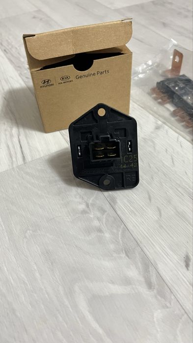 Реостат печки и блок предохранителей