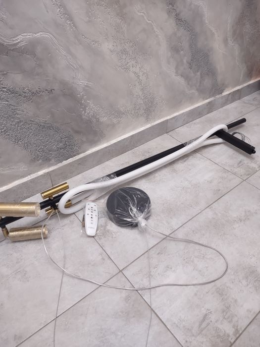 Vând lustre și oglinzi cu degivrare