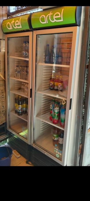 Витринний холодильник Артел