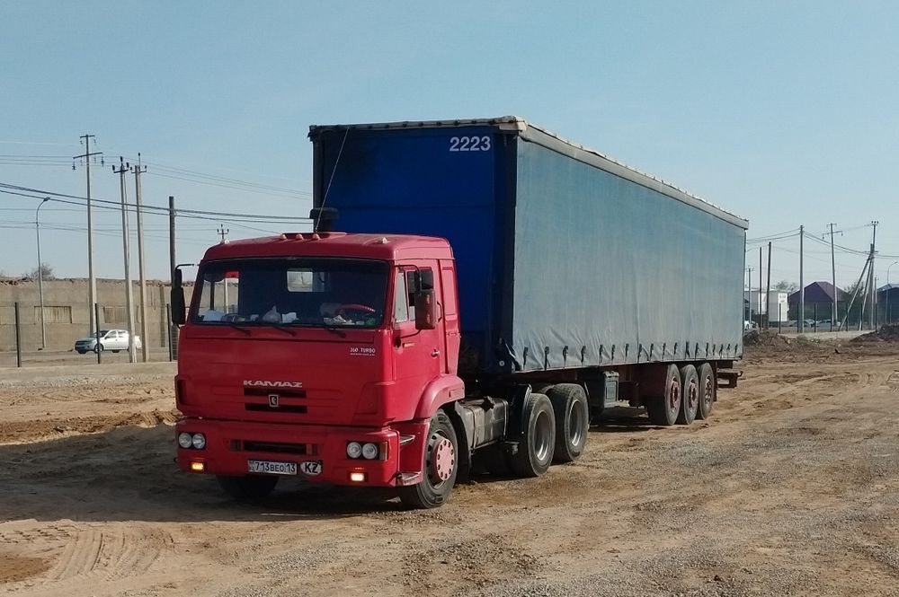 Шаланда. КАМАЗ. Длинномер. Тягач.Площадка.