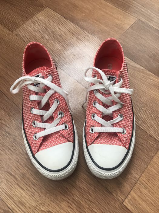 Converse кецове.