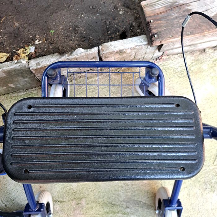 Проходилка за възрастни Ролатор