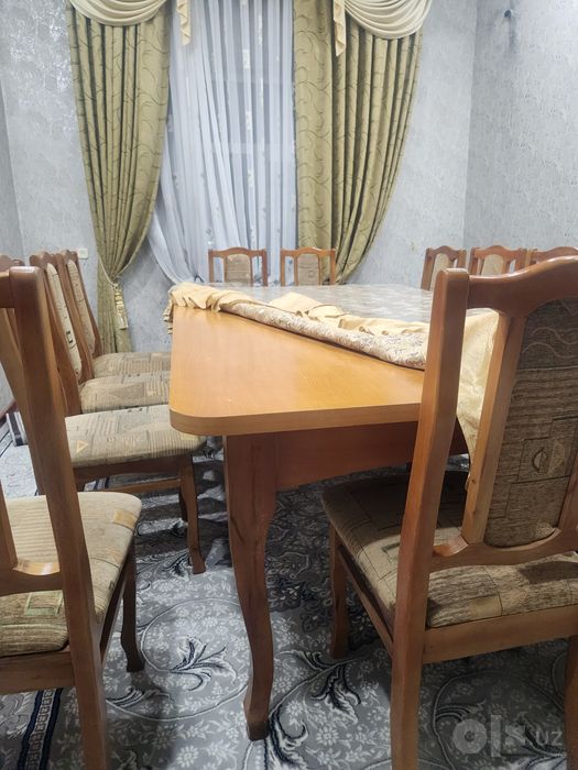 Стол и стулья на 12 персон