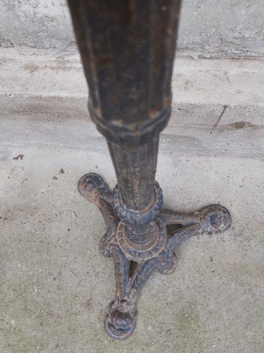 Măsura cafea  / piedestal vechi  din fonta masiva