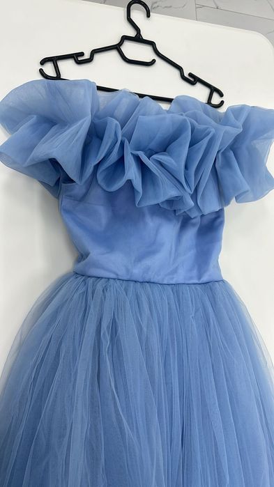 Одежда ,платья,,куртки,юбки