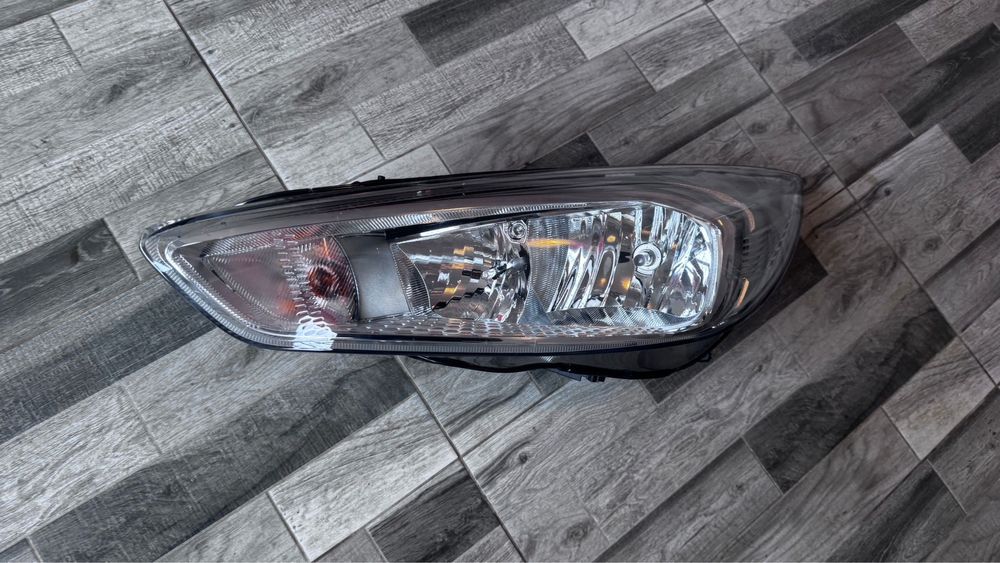 Far Ford Focus 3 Facelif 2014-2020  Stanga Nou/Original
