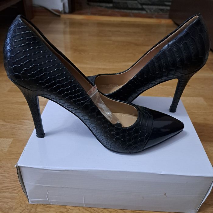 Pantofi negri cu toc