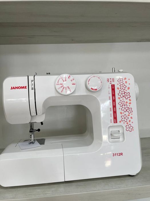 Многофункциональная швейная машина Janome E-Line 15