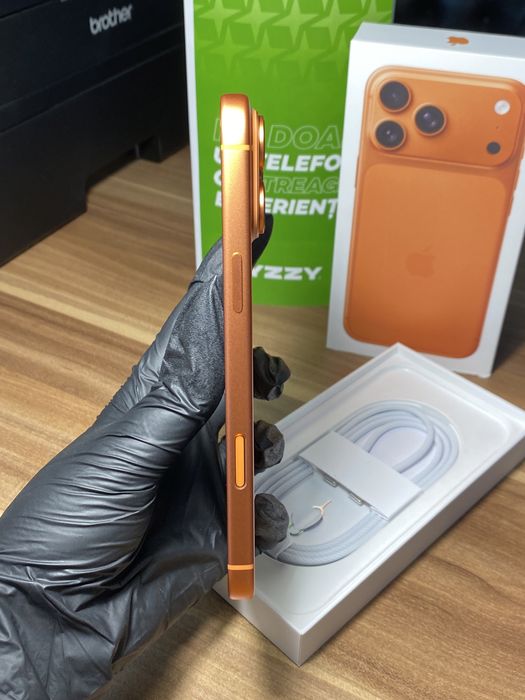 iPhone 17 Pro Max • 256 GB • Cosmic Orange