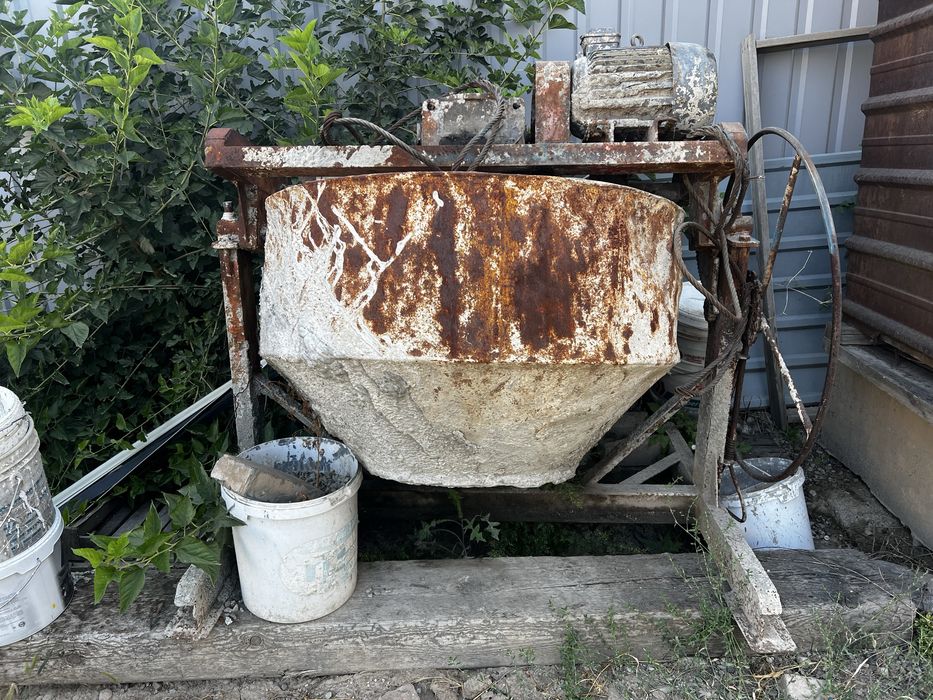 Продам бетономешалку емкостью 1м3