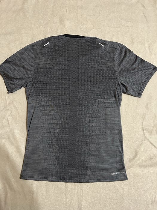 Мъжка тениска nike running dri fit. Размер s без следи пт употреба