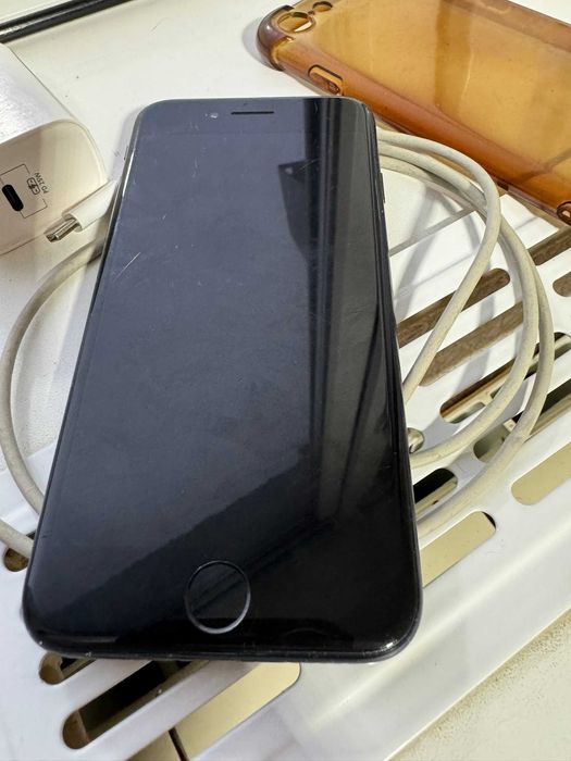 Продам iphone SE 2022 gen 3