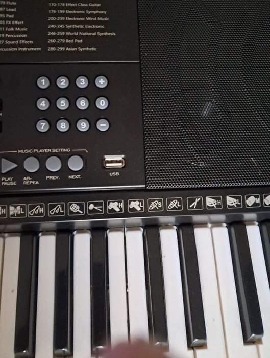 Синтезатор YM 928