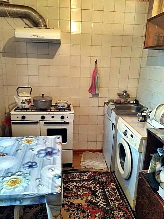 метро: Буюк Ипак Йули. (Горького). 2х.конатная