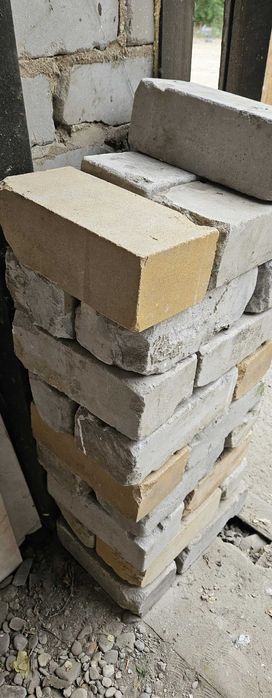 Кирпич силикатный б/у.  Район 1000 мелочей.