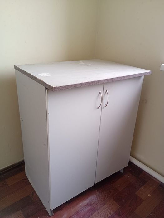 Продам шкаф и стол