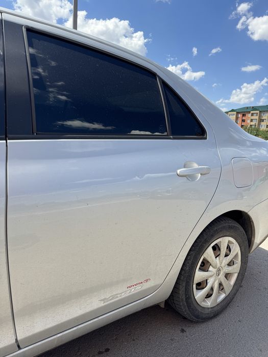 Toyota Yaris 2010 года
