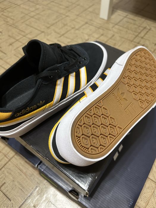 Кроссовки adidas Delpala premiere