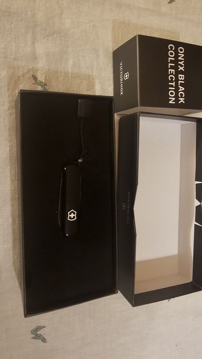 Victorinox onix black collection
